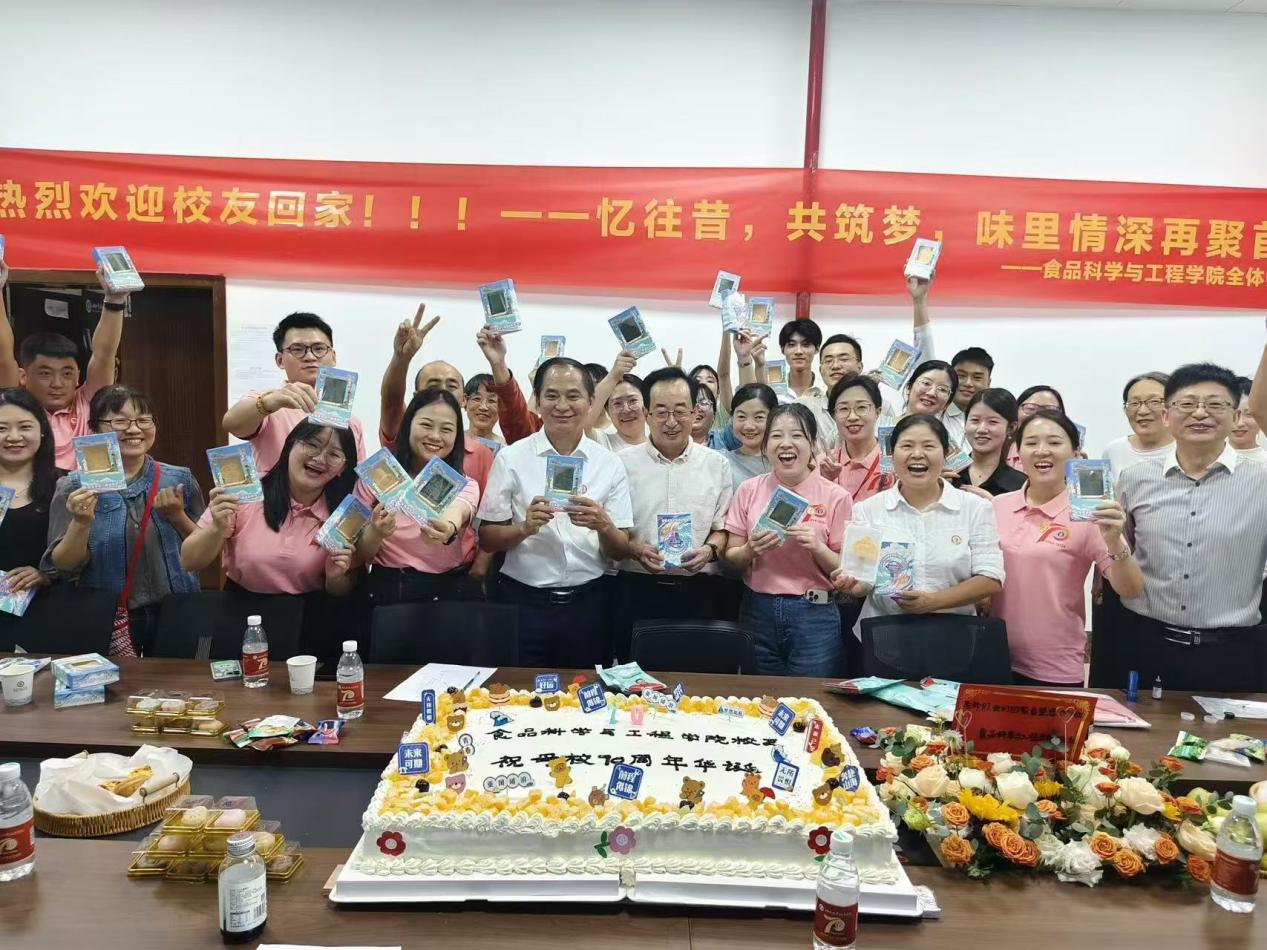 新葡的京集团8814热烈欢迎校友回家！忆往昔，共同筑梦